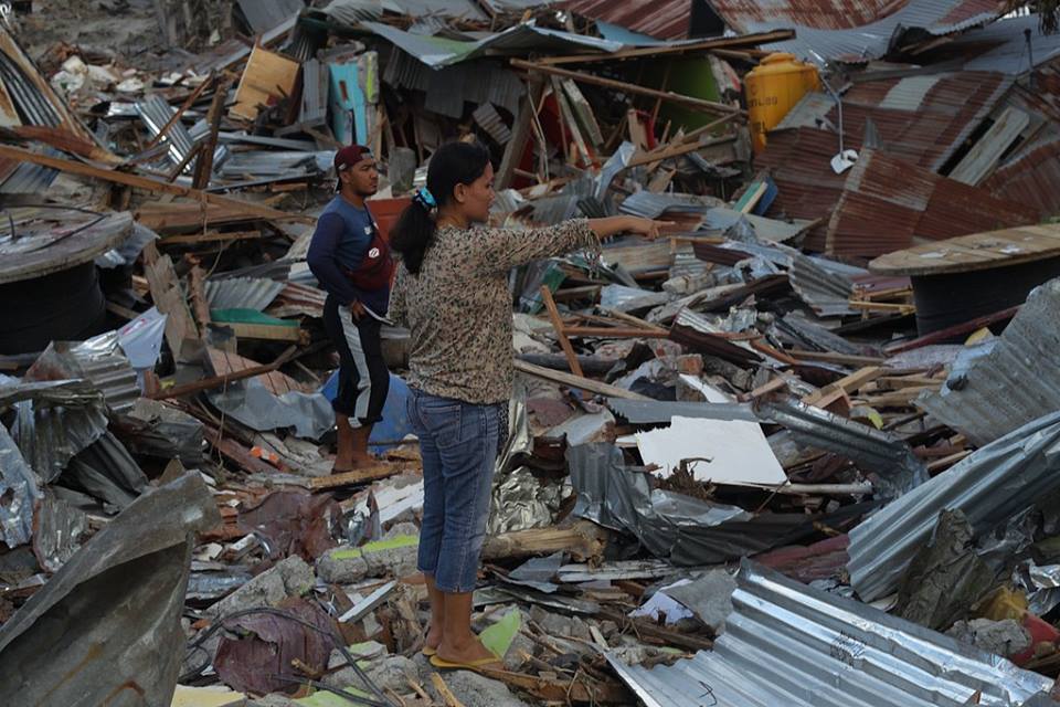 مفقودين بالآلاف جراء زلزال اندونيسيا