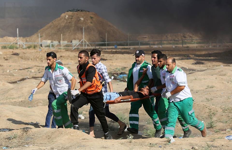 نقل اصابات على حدود غزة